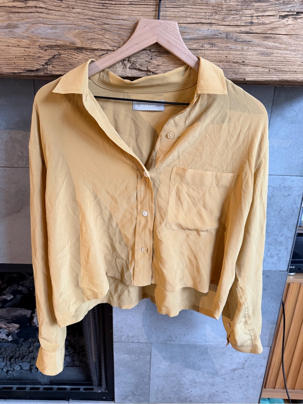 Cropped Everlane silk shirt in mustard